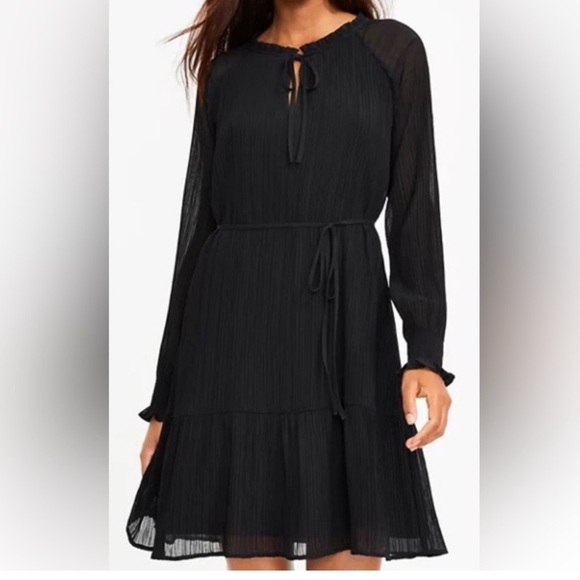 LOFT Black crinkle lined long sleeve dress NWOT - Picture 1 of 11